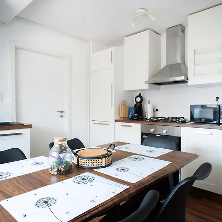 Monteur Apartment Gronau - 3 Bedrooms - 6 Beds شقة
