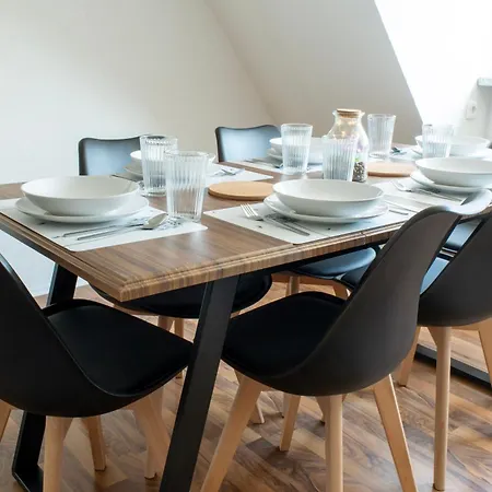 Monteur Apartment Gronau - 3 Bedrooms - 6 Beds شقة
